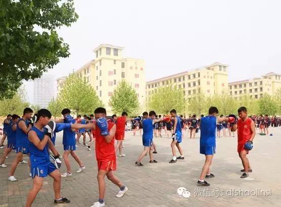 嵩山少林寺武术学校散打系学生练习散打！