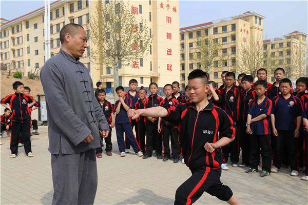 河南武校由少林寺武僧总教头亲自指导任教！